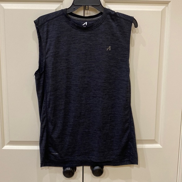 Other - Mens qwick dry tee size medium
